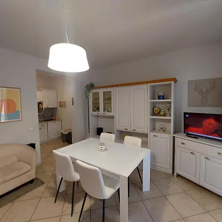 The Waterfront Refuge - Il Rifugio Frontemare Daire